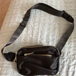 Elegant Black Crossbody Bag with Gold Zippers